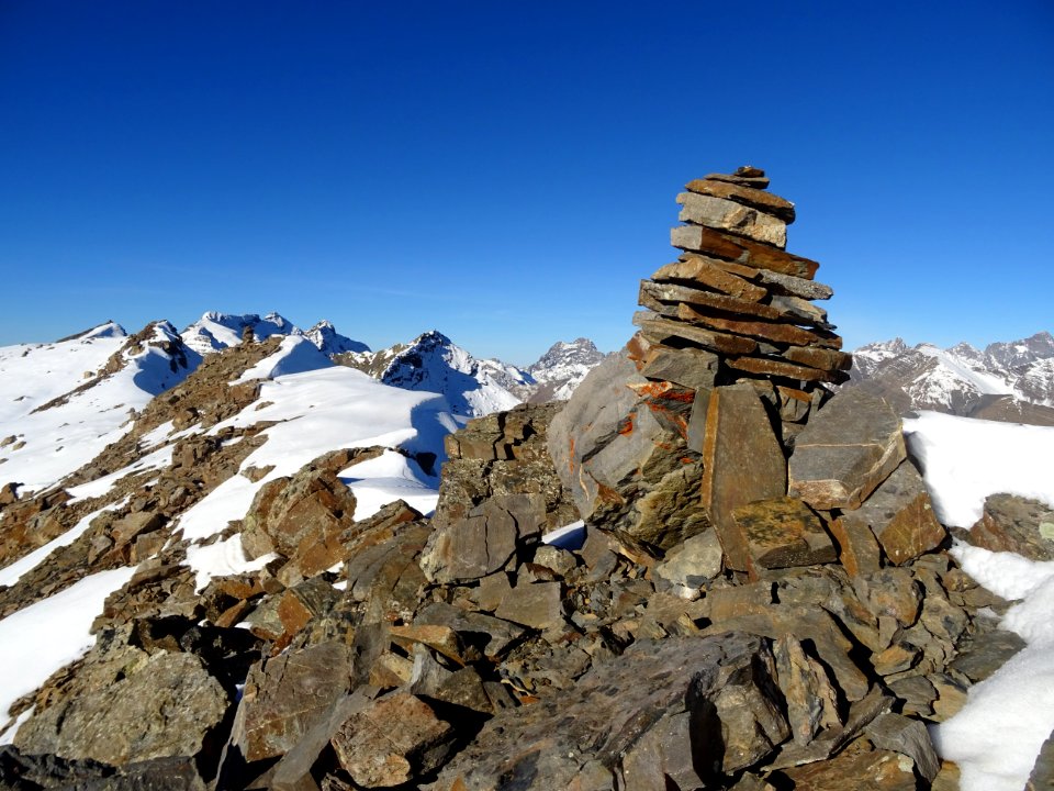 Cairn sur la crête bien avant la Cime de l'Etoile 