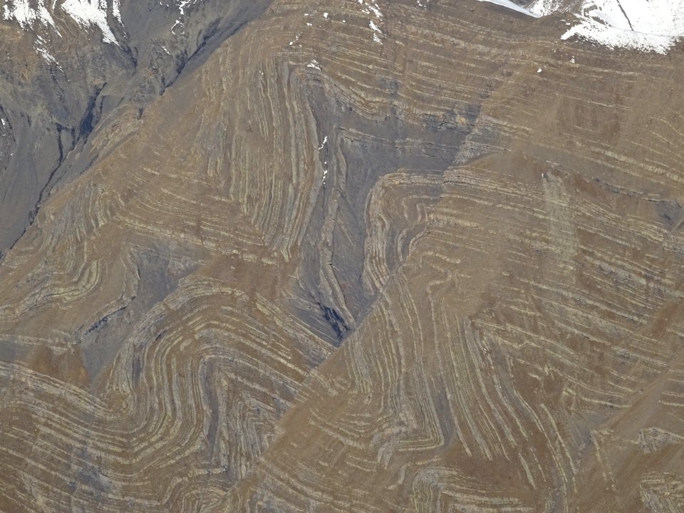Plissements rocheux de l'Aiglière, au zoom 