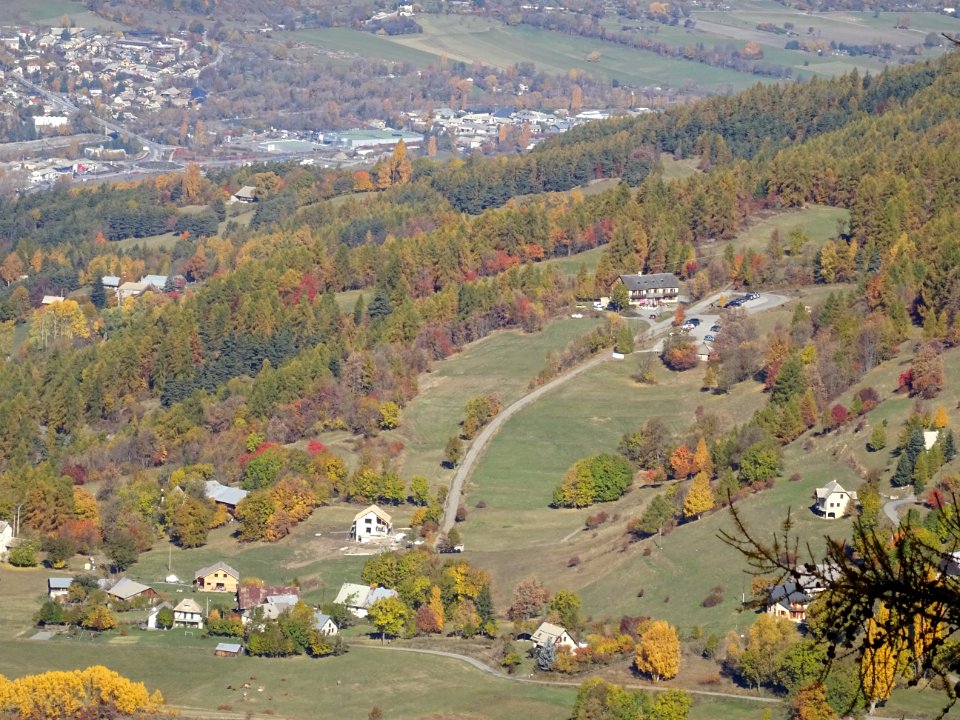 Gîte de la Draye et son parking, au zoom 