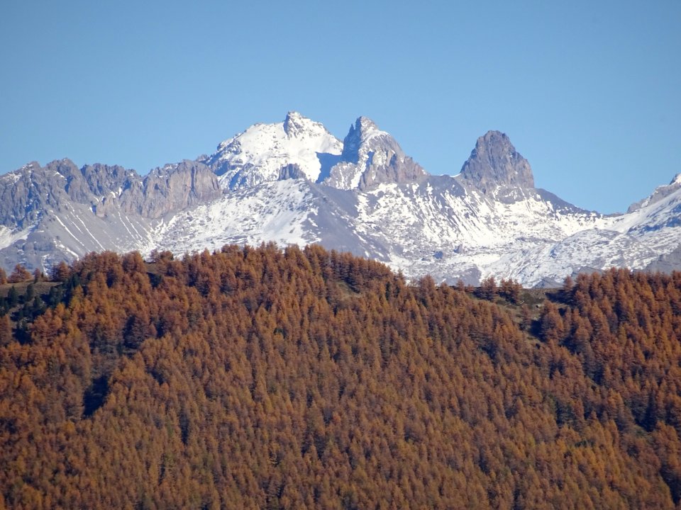 Autre sommet ? + Aiguilles d'Arves ? , au zoom 
