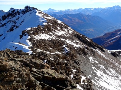 Au col à peine marqué ... entre la Tête de Dormillouse, de… photo