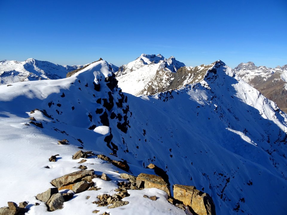 La petite pointe blanche à 80 m est la Cime de l'Etoile, e… 