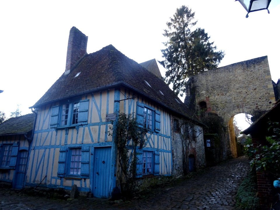 A l'angle de la ruelle Saint Amant, une autre maison à c… 