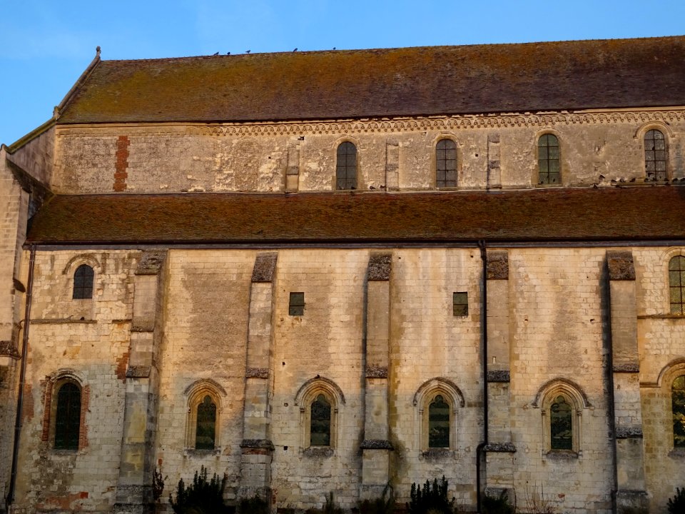 Détail de l'église abbatiale, de style gothique primitif, … 