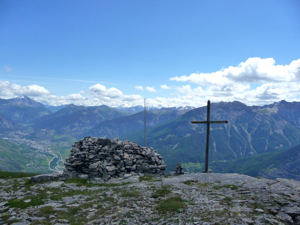 Abri en pierres, près de la Croix de la Salcette 