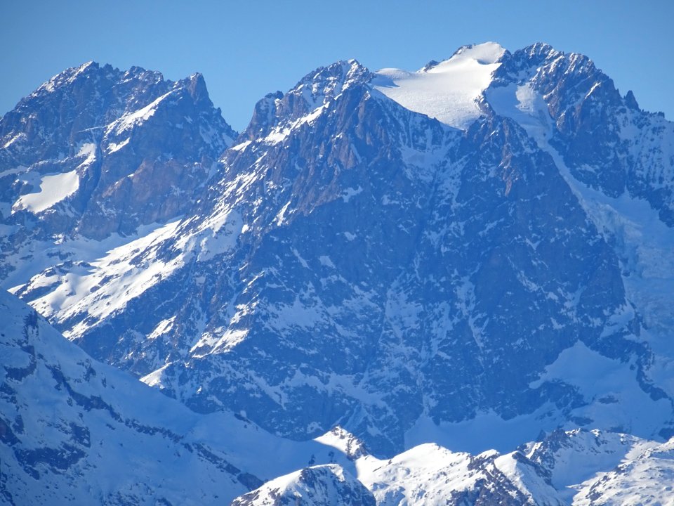 Depuis la station de Montgenèvre, au zoom le Mont Pelvoux 