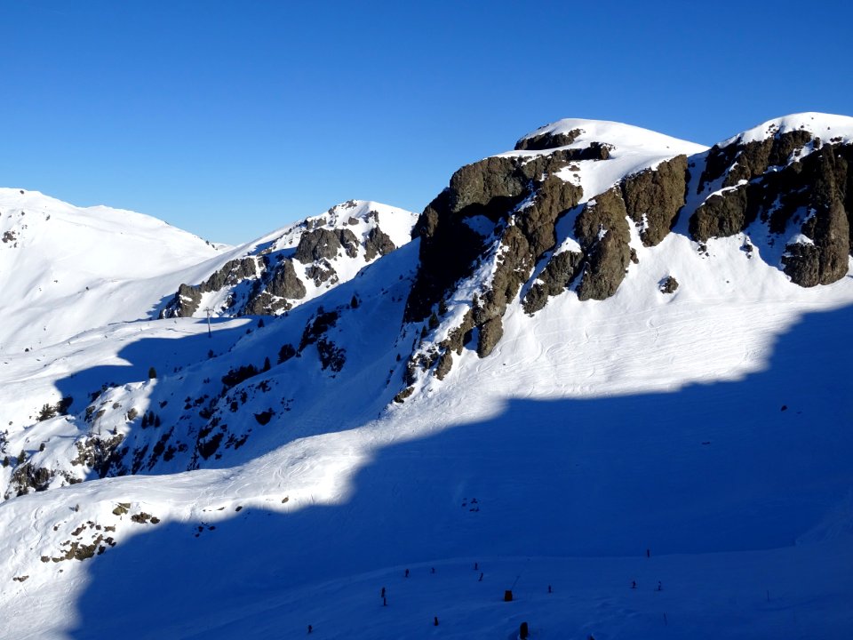 Sommet rocheux arrondi entre Chenaillet et Grand Charvia 