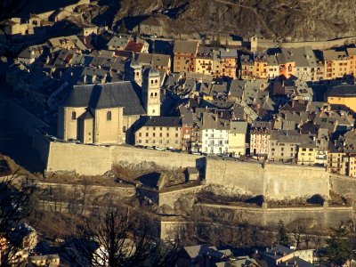 Descente via le télécabine du Prorel sur Briançon et sa ca… 