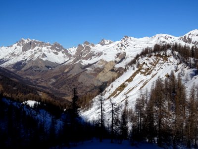 Vue vers l'adret et la haute vallée de la Guisane 
