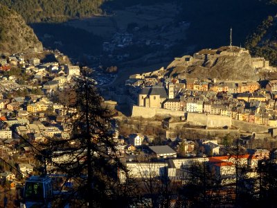 Descente via le télécabine du Prorel sur Briançon et sa ca… 