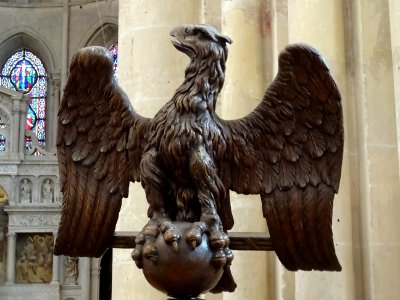 Un aigle-lutrin en bois, haut de 200 cm et datant de 1757,… 