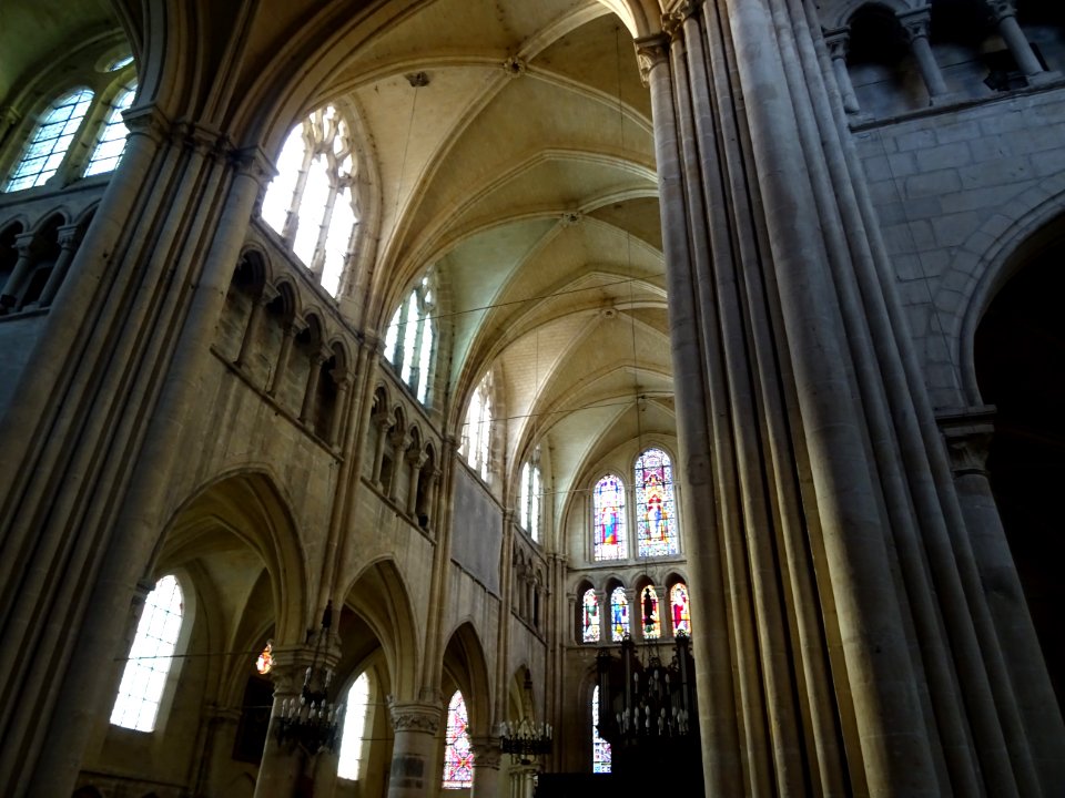 Vue vers le portail ouest et l'orgue, Eglise Notre-Dame, T… 