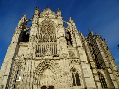 La cathédrale Saint-Pierre est une cathédrale catholique r… 