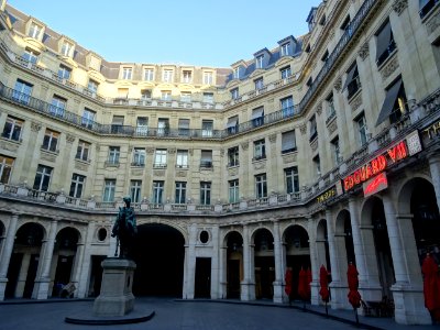Place Edouard VII, avec la statue du roi Edouard VII et à … 