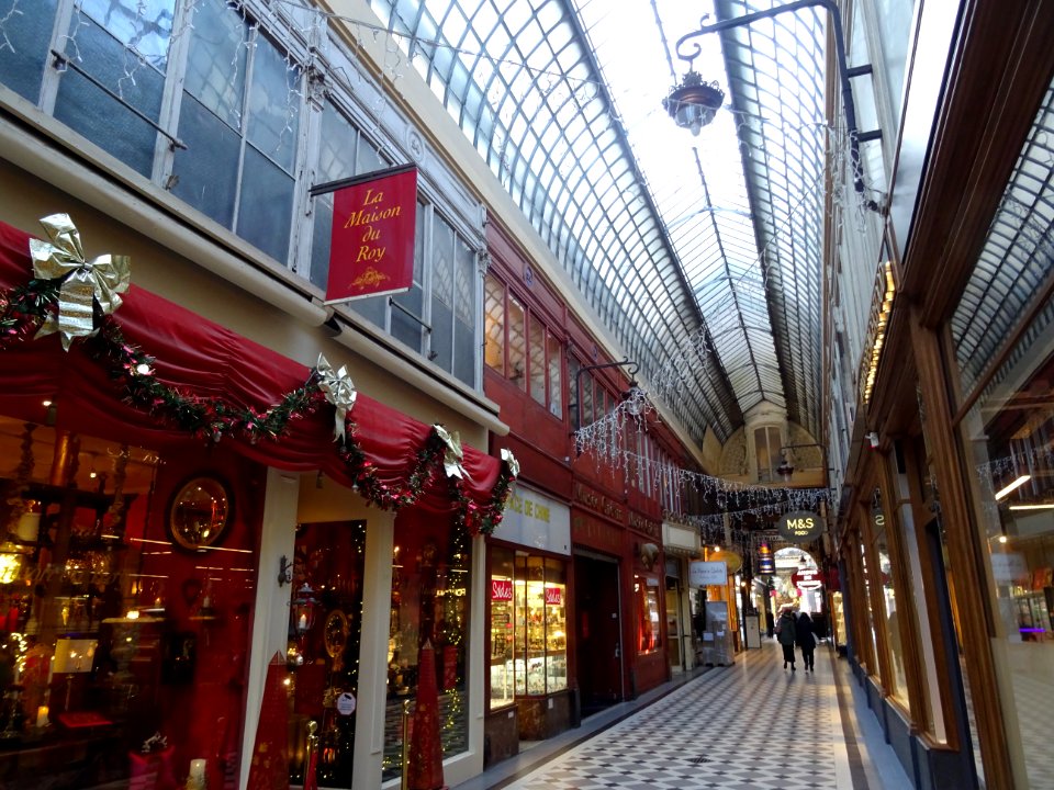 Passage Jouffroy, galerie marchande couverte, 10 rue de Mo… 