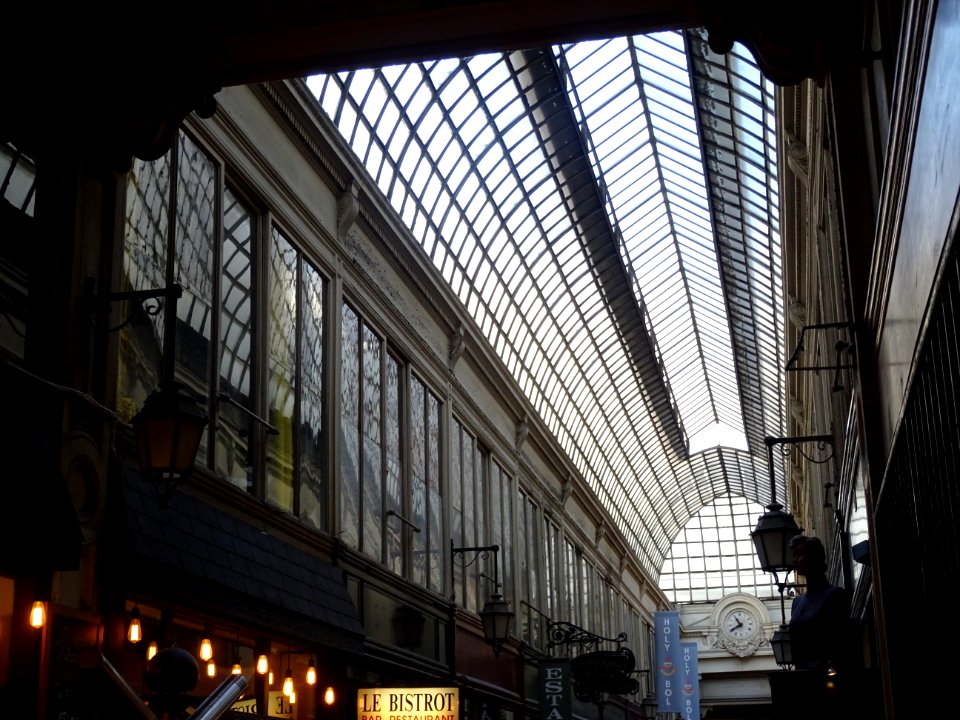 Passage Jouffroy, galerie marchande couverte, 10 rue de Mo… 