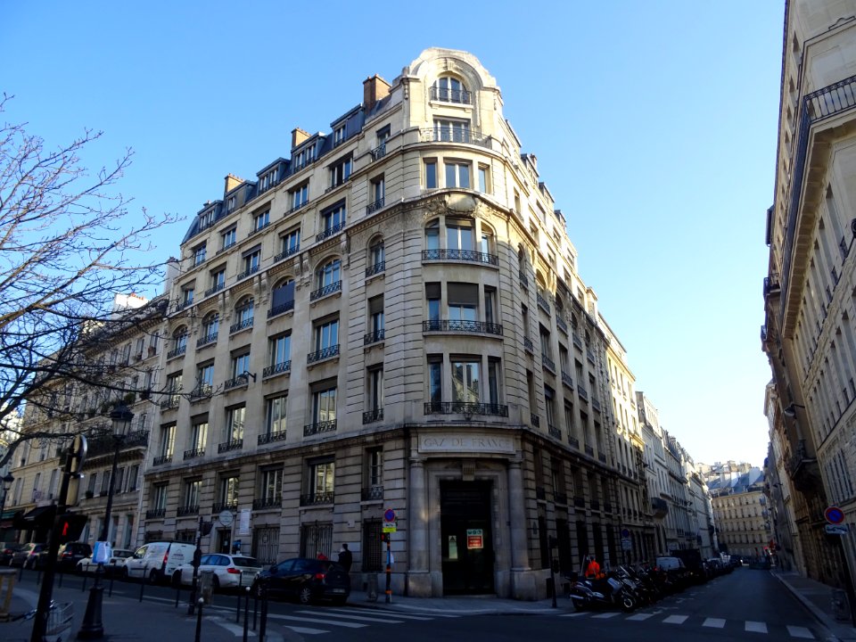 Immeuble Gaz de France à l'angle de la Place Adolphe Max… 