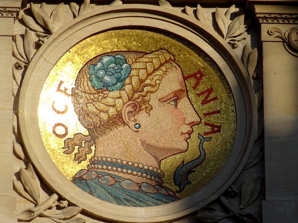 Mosaïque Oceania, sur la façade de l'ancien Comptoir nat… 