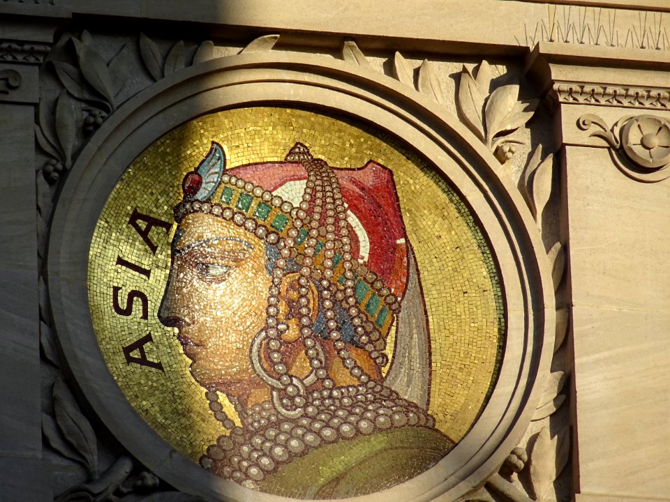 Mosaïque Asia, sur la façade de l'ancien Comptoir nation… 