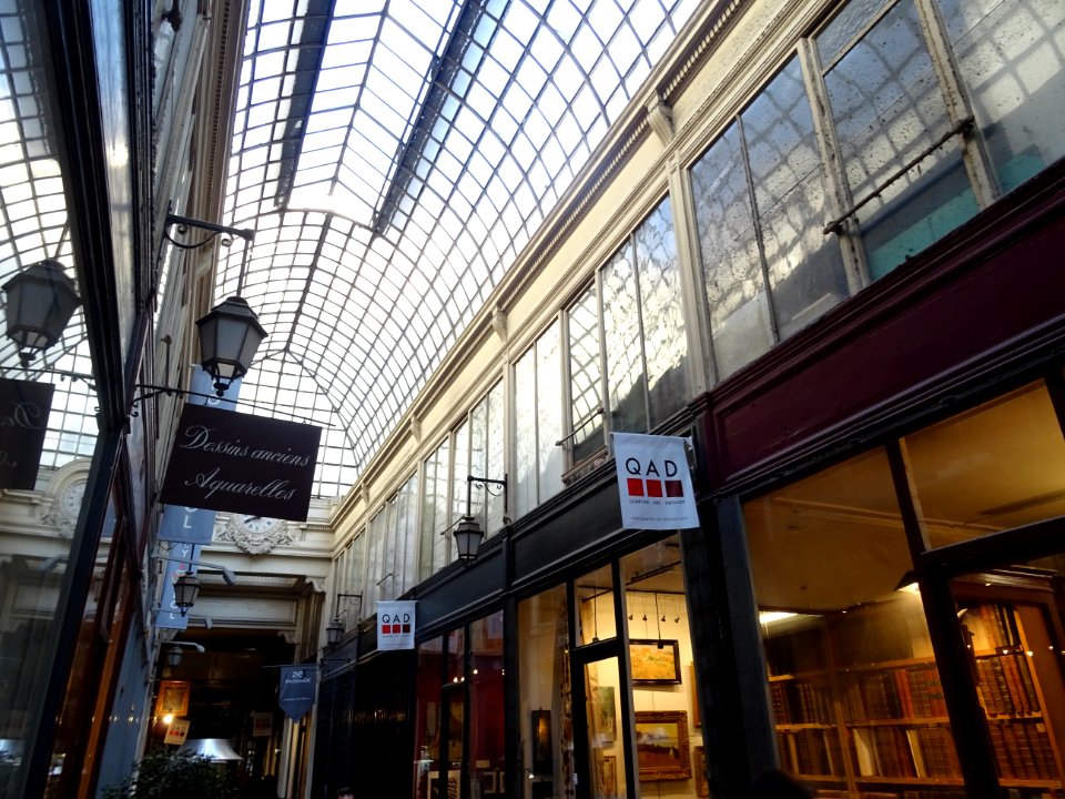 Passage Jouffroy, galerie marchande couverte, 10 rue de Mo… 