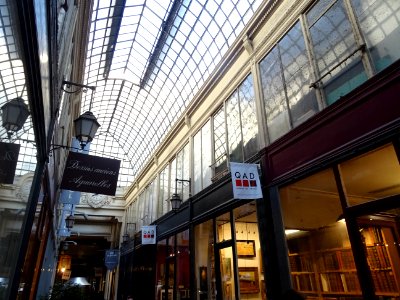 Passage Jouffroy, galerie marchande couverte, 10 rue de Mo… 