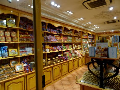 La Cure Gourmande, boutique de bonbons, confiseries et gât… 