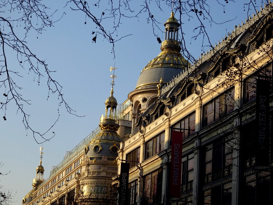 Coupole au somme de l'immeuble Au Printemps, 56 boulevar… 