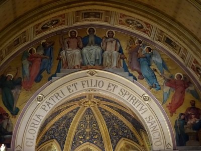 Intérieur de l'église de la Sainte-Trinité, place d'Estien… 