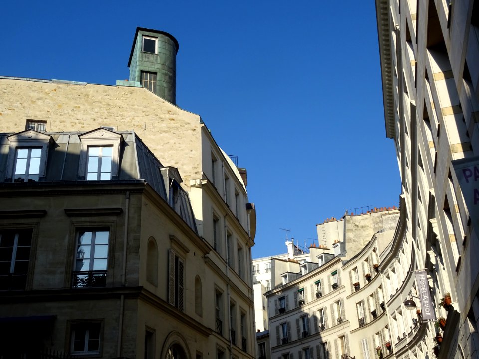 Immeuble en courbe, rue Laferrière, 9ème arr., Paris 