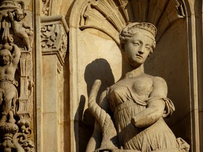 Statue de femme, Hôtel de la marquise de Païva, place St-G… 