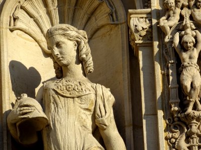 Statue de femme, Hôtel de la marquise de Païva, place St-G… 