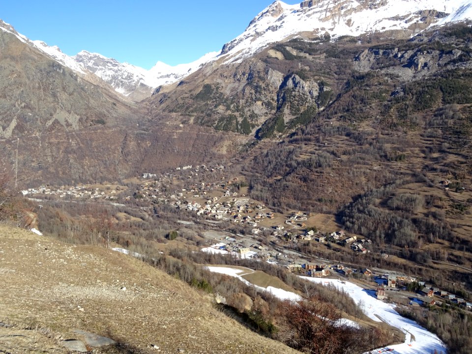 Vue vers les hameaux de Pelvoux 