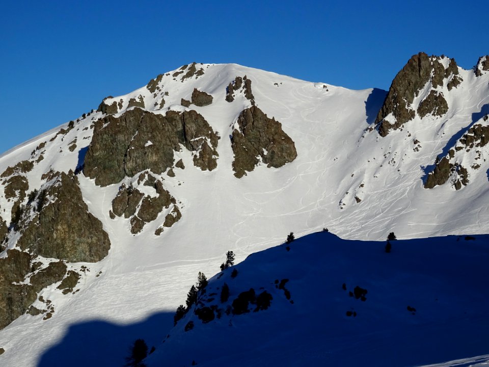 Traces en hors piste, vues depuis le télésiège du Rocher d… 