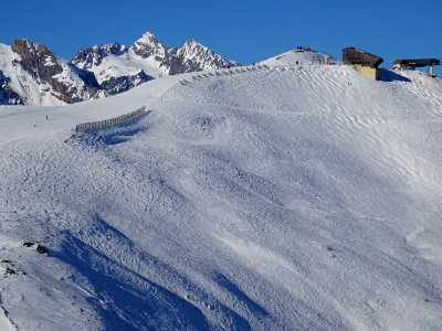 Vue vers l'arrivée du téléphérique de Serre Chevalier et d… 