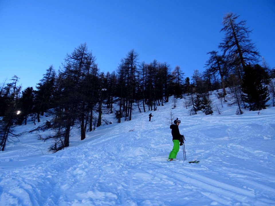 Côté versant italien, descente dans les mélèzes au dessus … 