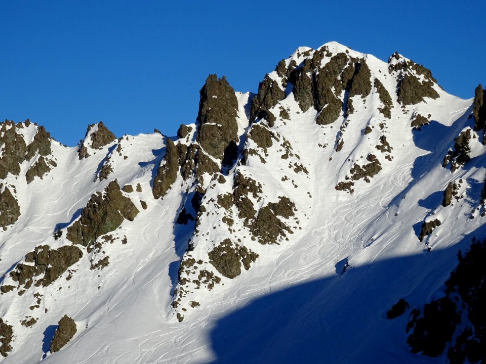 Traces en hors piste, vues depuis le télésiège du Rocher d… 