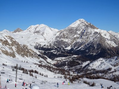 La Crête de la Serre Thibaud tout blanche et Le Mont Chabe… 