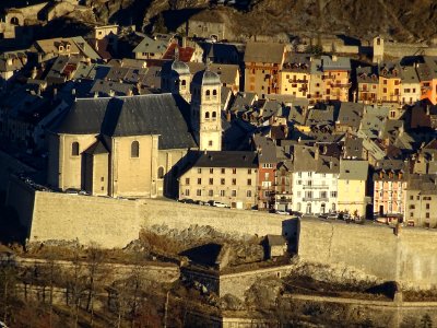 Descente via le télécabine du Prorel sur Briançon et sa ca… 