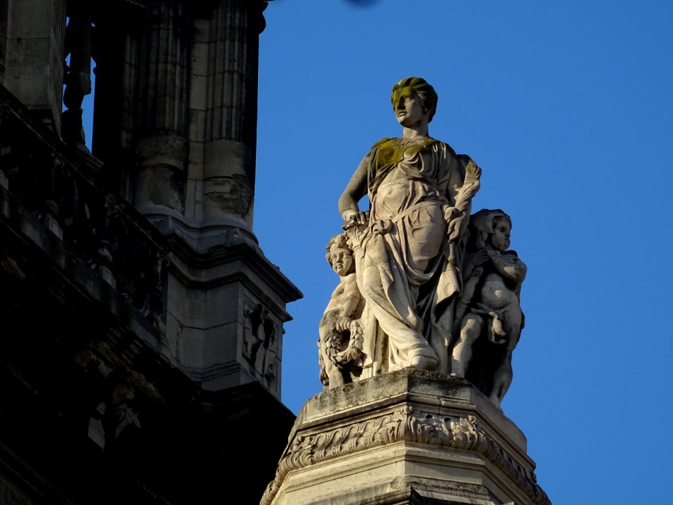 Statue, église de la Sainte-Trinité, place d'Estienne-d'Or… 