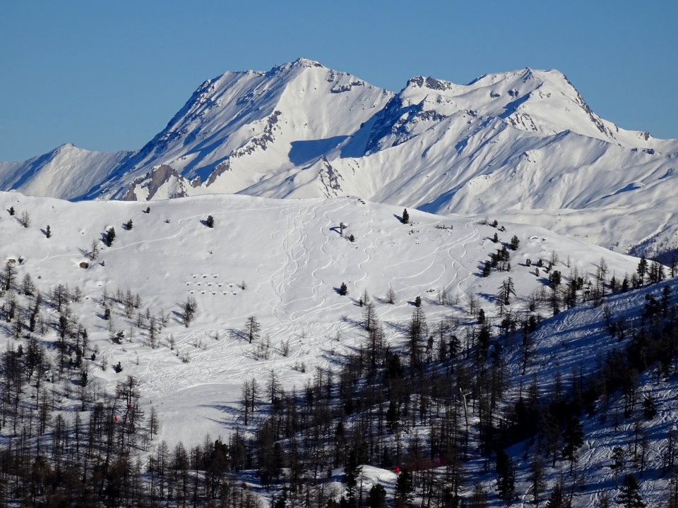 Belles pentes de neige en Italie 