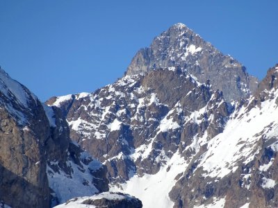 Depuis le télésiège du Rocher Blanc, la face sud de la Bar… 