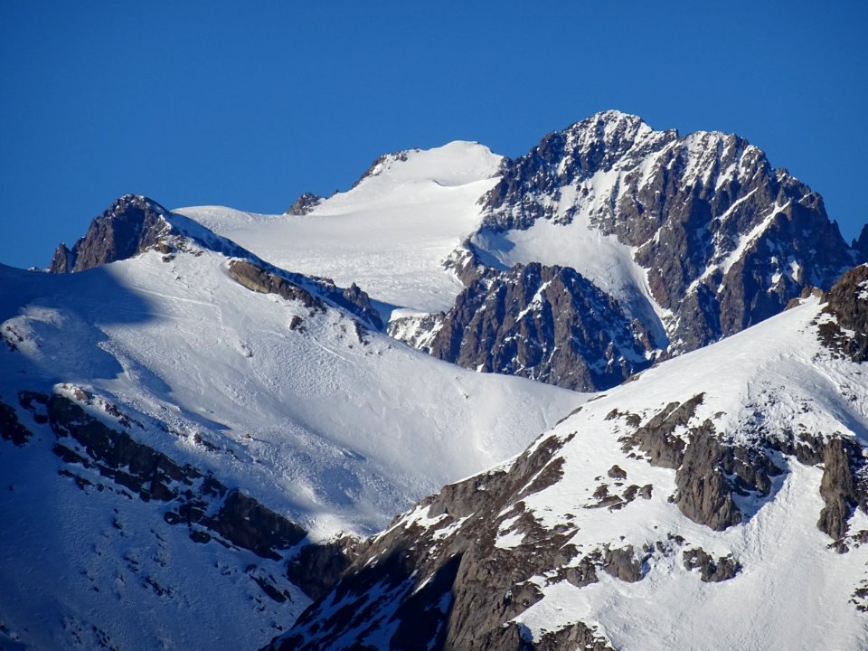 Depuis le télésiège du Rocher Blanc, le Mont Pelvoux et so… 