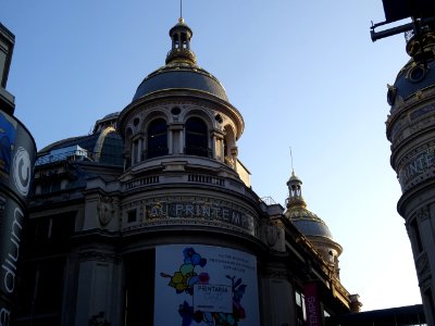 Immeuble Au printemps, à l'angle de la rue de Caumartin … 