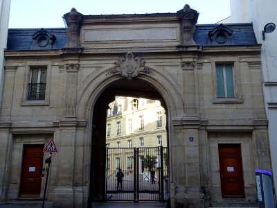Immense portail, 8 rue de Londres, 9ème arr., Paris 