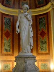 Statue, intérieur de l'église de la Sainte-Trinité, place … 