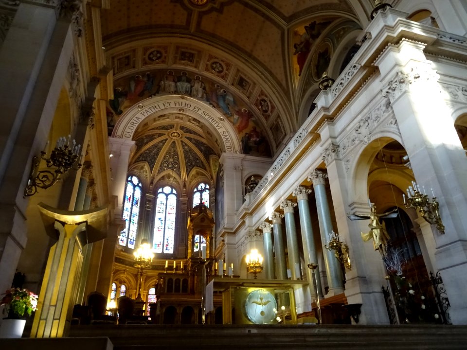 Nef de l'église de la Sainte-Trinité, place d'Estienne-d'O… 