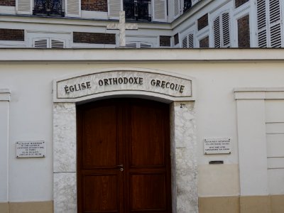 Eglise orthodoxe grecque Saints-Constantin-et-Helène, 2 bi… 