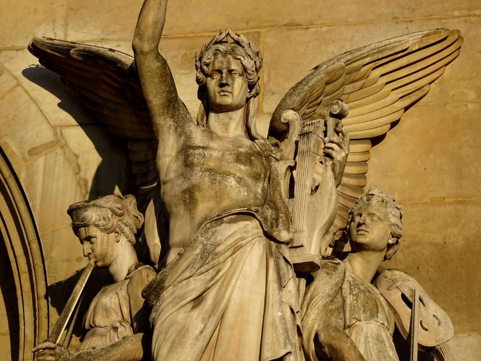 Statue sur la façade de l'Opéra ou Palais Garnier, place d… 