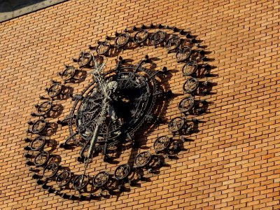 Horloge à 24 heures, sur le central téléphonique Bergère… 