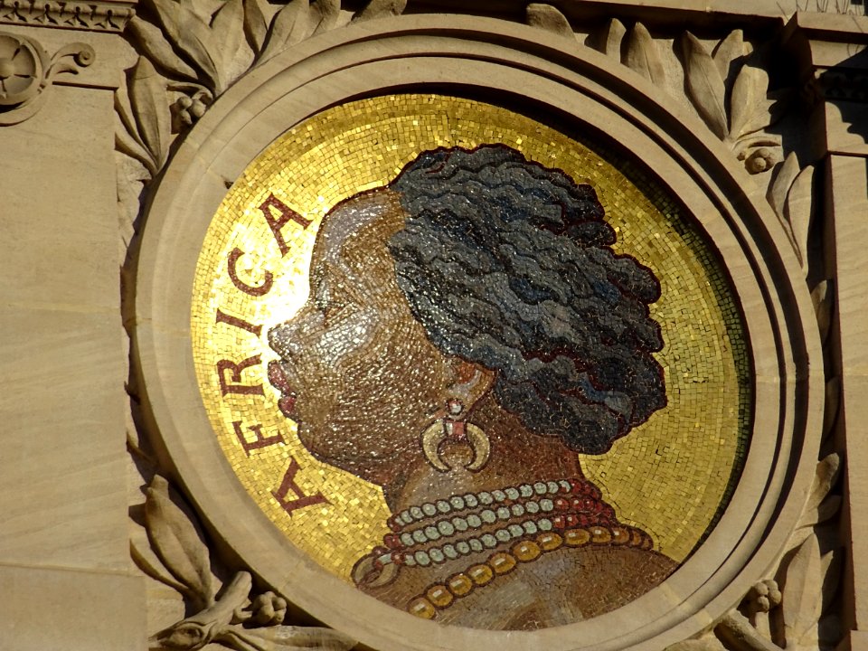 Mosaïque Africa, sur la façade de l'ancien Comptoir nati… 